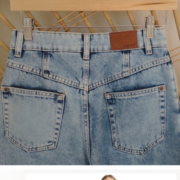 Roxy World Wide Woman Mom Fit Jeans, High Waist / Size 27 - Picture 9 of 12